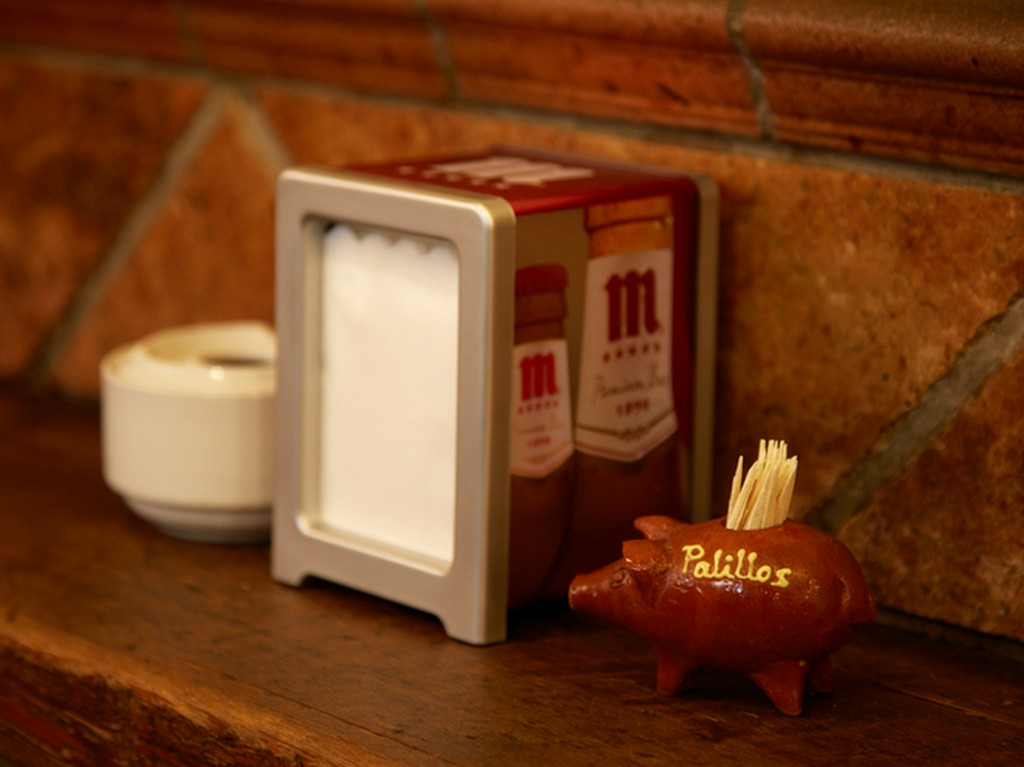 細部にまでこだわった内装が、本物のバルをつくり上げます