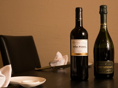 バラエティに富んだスペインワインが約2000本