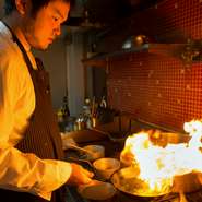 さまざまな技術を身につけたシェフですが、焼く、煮るといったシンプルな調理の重要性に回帰。余計なものを加えず、いかにおいしく仕上げるかを常に念頭においています。