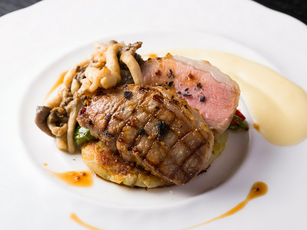 『純血種イベリコ豚ベジョータのロースグリル』Tapas／Racion