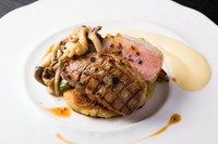 『純血種イベリコ豚ベジョータのロースグリル』Tapas／Racion