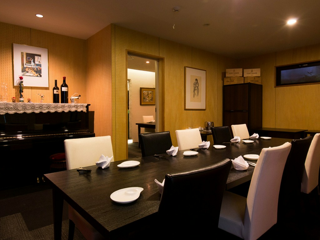 シーンに応じて使える重厚な個室