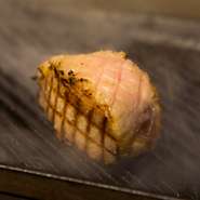 希少な100％純血種のイベリコ豚など、シンプルな調理だからこそ素材へのこだわりはひとしお。