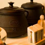 バレンシア風おじや『アロス カルドソ』に使うポット。細部まで本場のものにこだわっています。