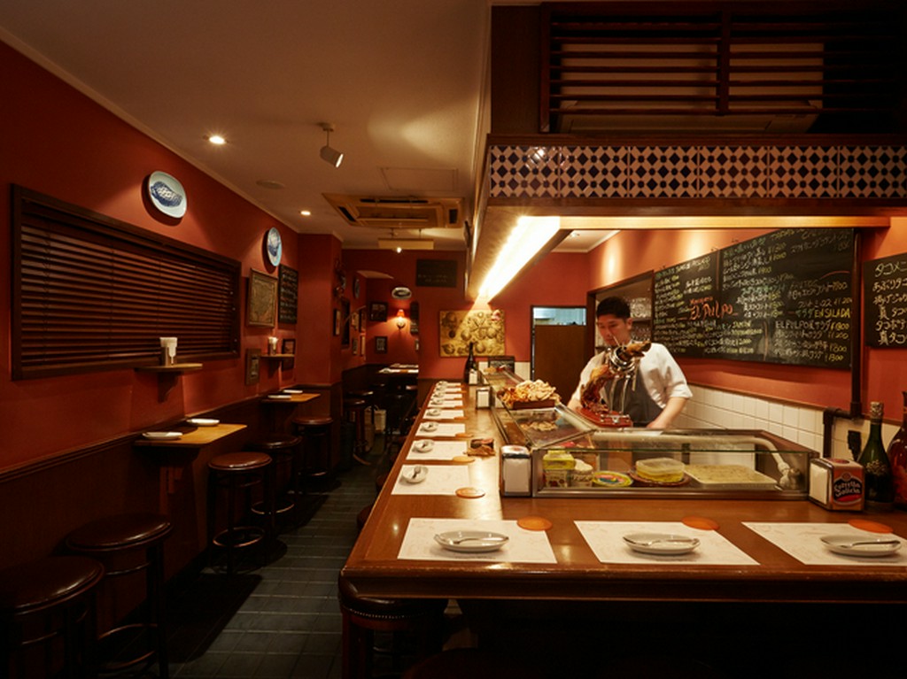 バルならではの気軽さで、カップルはもちろん、女子会などにも