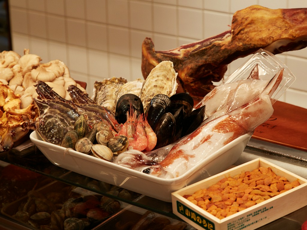 鮮度に徹底してこだわり、ほかのバルとは格の違う魚介料理を提供