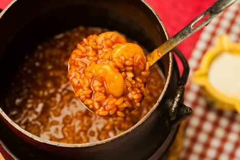 お米ひと粒ひと粒に旨みが染み渡った『アロス・カルデロ』