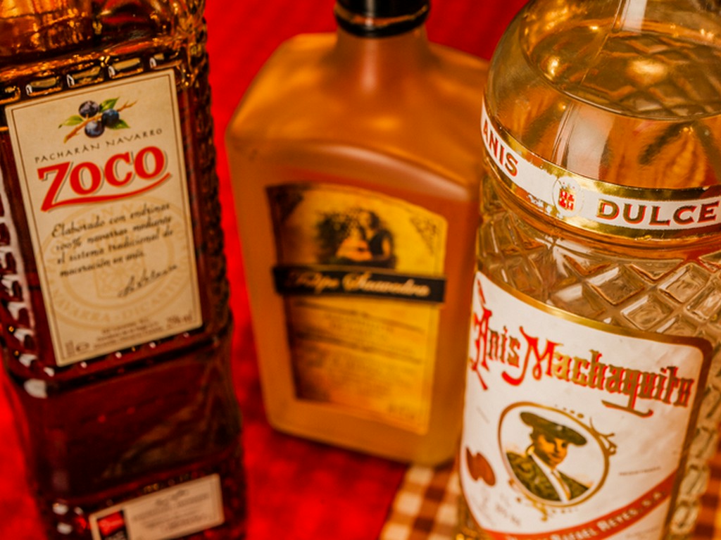 食前、食後にはスペイン産シェリーやリキュールも