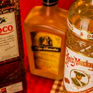 ワインやシェリー酒のほか、スペインのリキュールやビールも。食前酒や食後酒として楽しめます。