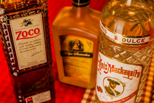 食前、食後にはスペイン産シェリーやリキュールも