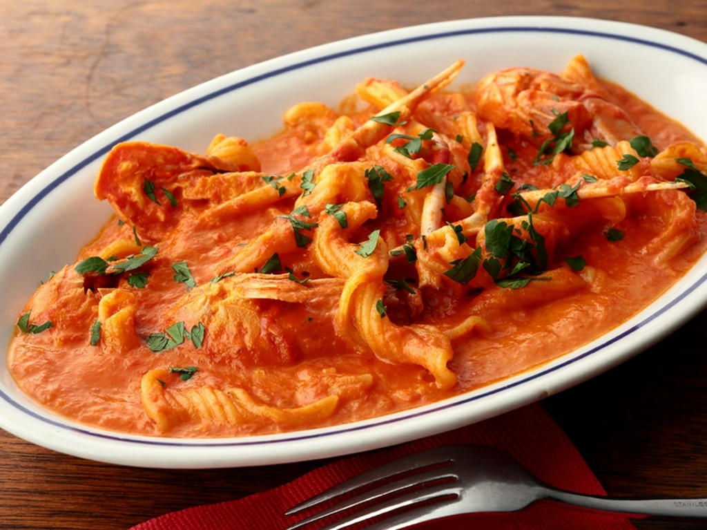 濃厚な味わい『手長エビのトマトクリーム和え』