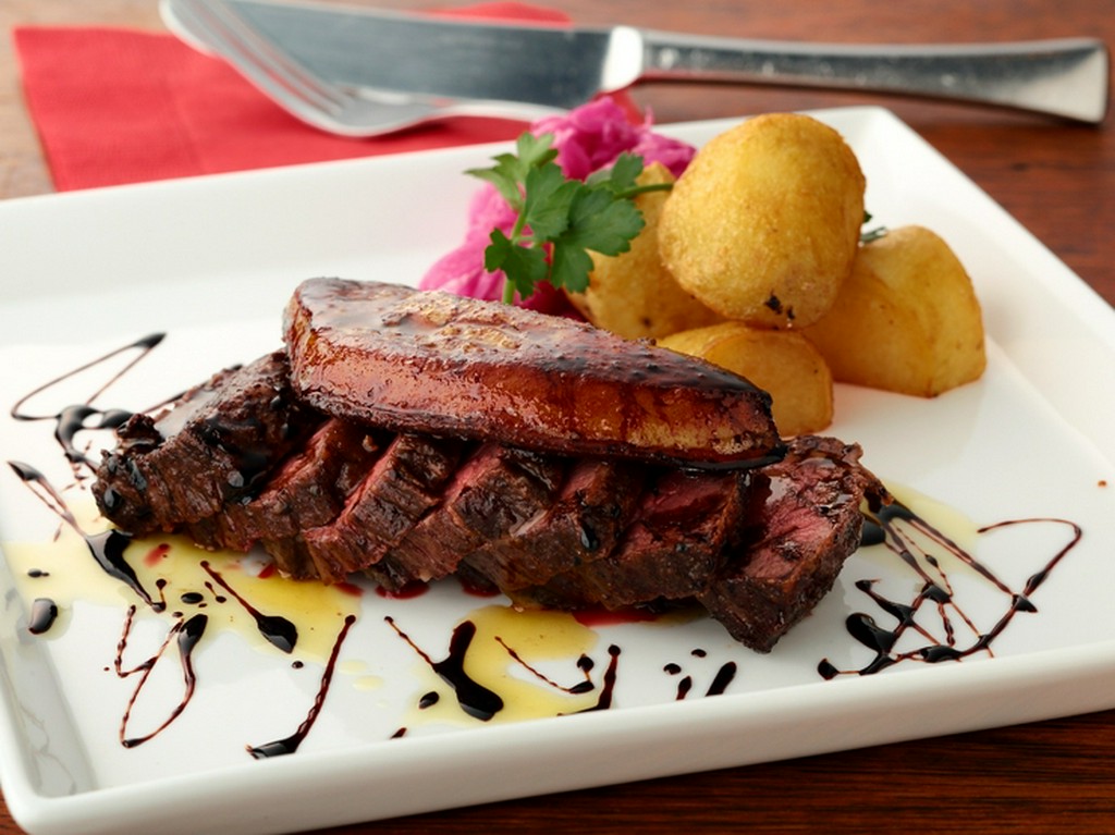 お肉の柔らかな食感『牛ハラミとファグラのタリアータ』