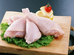 脂肪分が少なく、歯ごたえが良く、旨みも十分な「香鶏」を使用