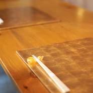 日本料理店でもデザートにもこだわっています。日本料理一筋30年の板長が、すべて手作りで作っております。果物を使った一品、洋風な一品、手作りの餡で作った和の一品。