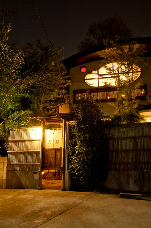 初めての客は誰もが道に迷うという、白金の隠れ家