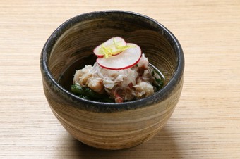 お通しのひとつ『京芋蟹あんかけ』