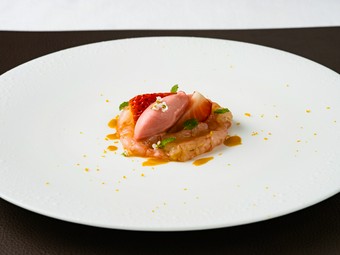 白桃スープとモッツァレラ・生雲丹タリオリーニ・メロンのスープ