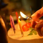 ソファー席でゆったりカラオケ付のおしゃれな空間!!　6名以上でシャンパンタワー・パティシエ特製ホールケーキご用意します!!