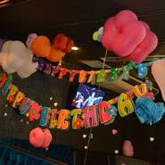 誕生日や記念日にサプライズで飾り付けします。