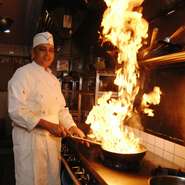 毎日通ったとしても期待にそえるように、お客様に美味しい料理を食べていただけるようこころがけています。いつでも絶妙なバランスを守り、計算されたハーモニーで同じ味を再現できるように努めています。