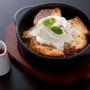 いつもと違うふんわりとろっとした食感のフレンチトースト。甘い香りに包みまれた幸せなひとときをどうぞ！