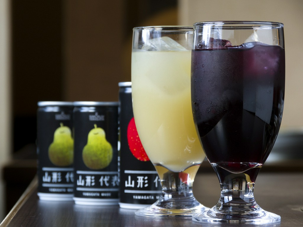 フルーツ王国山形のおいしいジュースをどうぞ