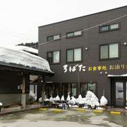 食材だけでなく、お酒も山形を中心に美酒をそろえています。山形の風土がおりなす山海の恵み。スタッフが心をこめてつくる料理と、おいしい山形の地酒やワインを、ゆっくりと堪能したいものです。