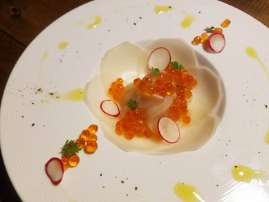 燻製ホタテといくらのカルパッチョ