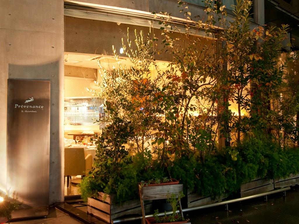 都会にいながら自然を感じるガーデンを備えています