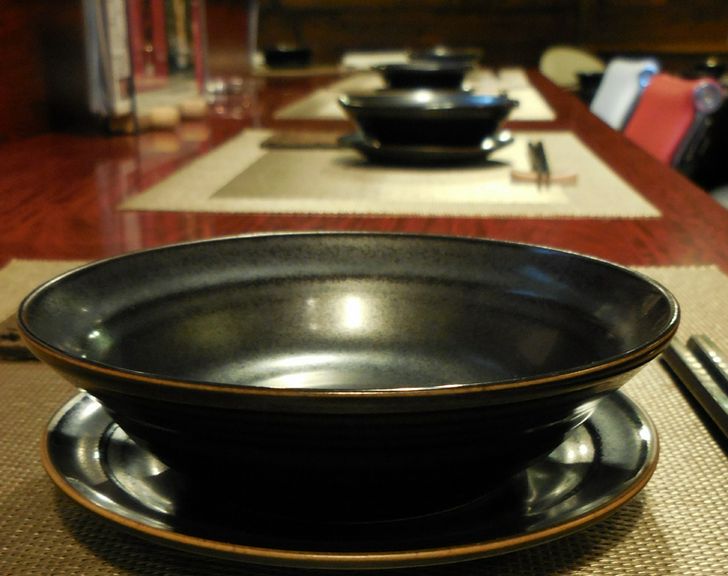 お一人様でも気軽に立ち寄れる、カウンター席もございます