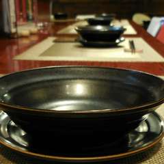 お一人様でも気軽に立ち寄れる、カウンター席もございます