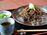 そばつゆでいただく『生もずく』