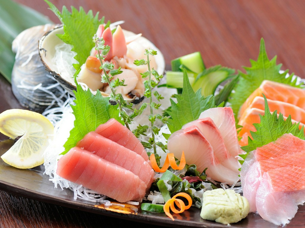 新鮮な魚介を使った『刺身盛り合わせ』