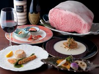 東京の幻牛秋川牛のフィレ、お野菜、デザートに加え、 活鮑または極上フカヒレをお召し上がり頂けます。