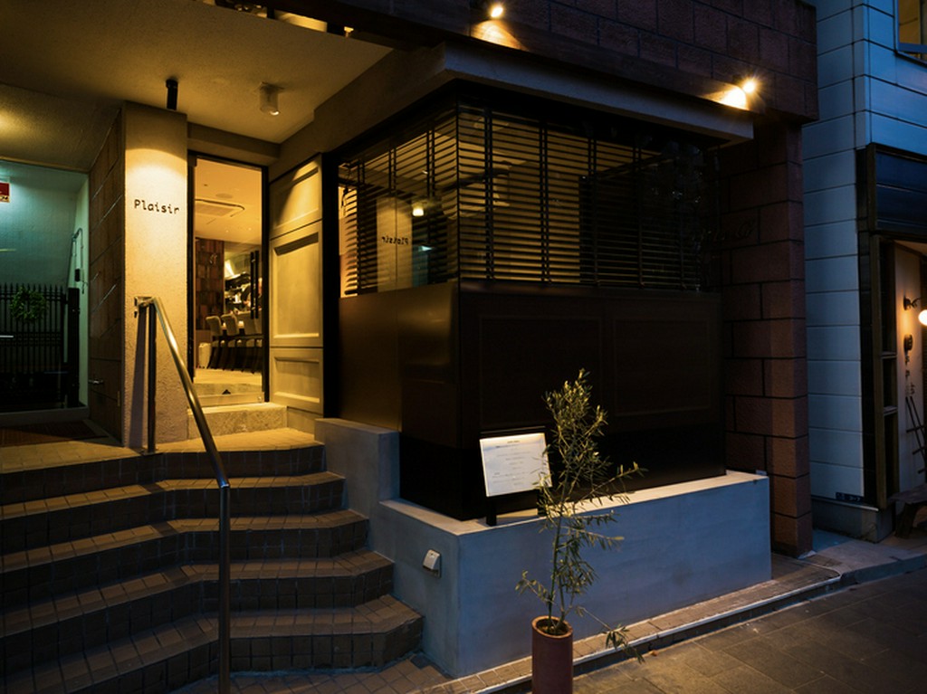 溢れるほどの喜びに満ちた、小さなフレンチレストラン