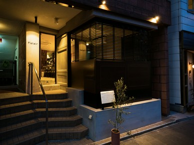 溢れるほどの喜びに満ちた、小さなフレンチレストラン