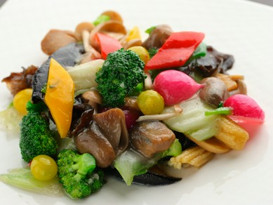 季節のおいしい野菜を彩り鮮やかに楽しめる『季節の野菜炒め』