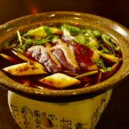 国産の真鴨を柳川風に仕立て上げました。葱、牛蒡、セリ等季節野菜と共に溶き卵を絡めてお召し上がり頂きます。※おまかせコースの中に組み込まれます※変更もありますのであしからず