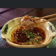 ※お召上がりの予定日に合わせて宅配便配送いたします
※お届け後、すぐにお召上がりいただける状態です
※切った野菜、大根おろしも同梱されております
※水炊きセットには万能ポン酢が人数分含まれております