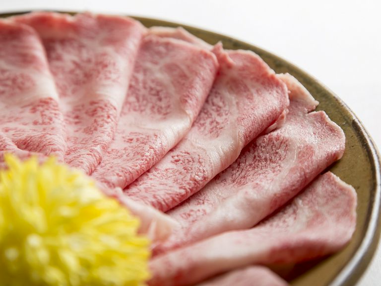 兵庫県にある3ヶ所の契約牧場から届く、厳選された神戸牛