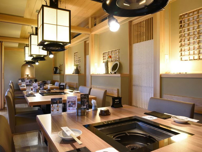 宴会は最大16名まで。贅沢個室で焼肉・すき焼き・しゃぶしゃぶを