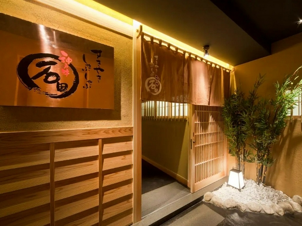 神戸三宮駅から徒歩1分。アクセスもバツグン