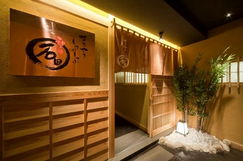 神戸三宮駅から徒歩1分。アクセスもバツグン