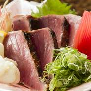 鮮度、状態の良い、厳選した生のカツオを豪快に藁焼きでお召し上がりください♪