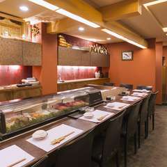 一人でもゆったりと過ごすことが出来るカウンター