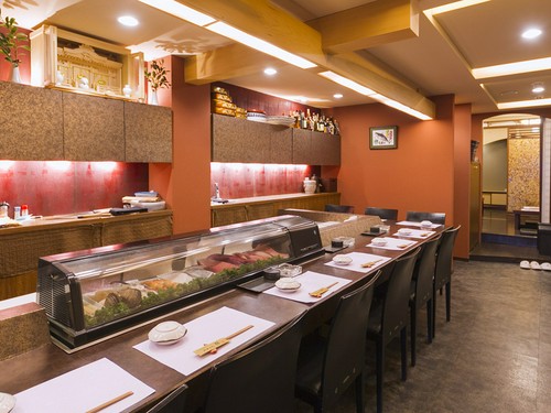 一人でもゆったりと過ごすことが出来るカウンター