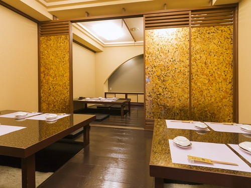 落ち着いた掘りごたつの座敷で土佐の一時をおすごしください