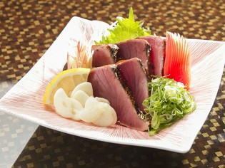 お一人様からでも、ご注文を受けてから藁で炙ります
