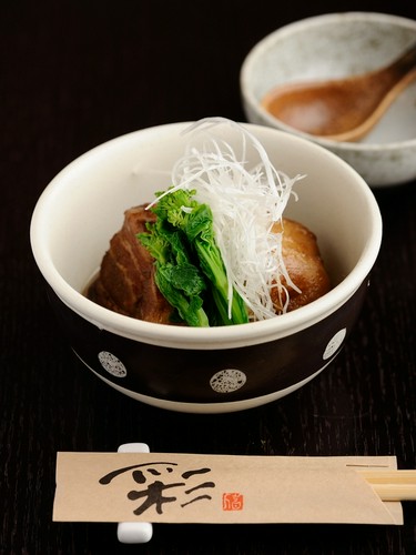 じっくりと煮込んであるので、トロトロの柔らかさを味わえます