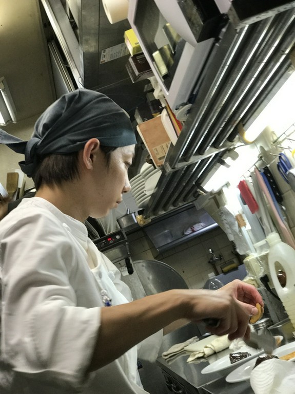 お客様の笑顔を想像し、料理に驚きをプラスしたい